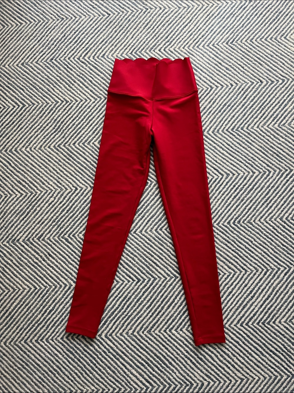 9-2-5 Fit - workout - High-Waist Scallop Edge Leggings - Red